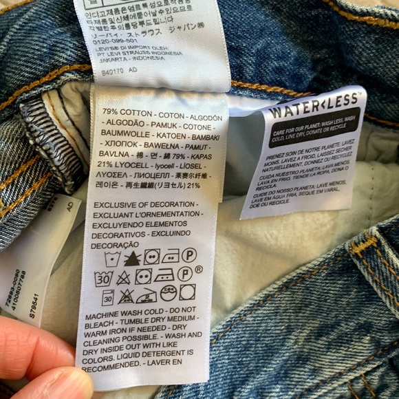 NWT Levi’s premium ribcage straight ankle distressed med wash 28” - Picture 10 of 16